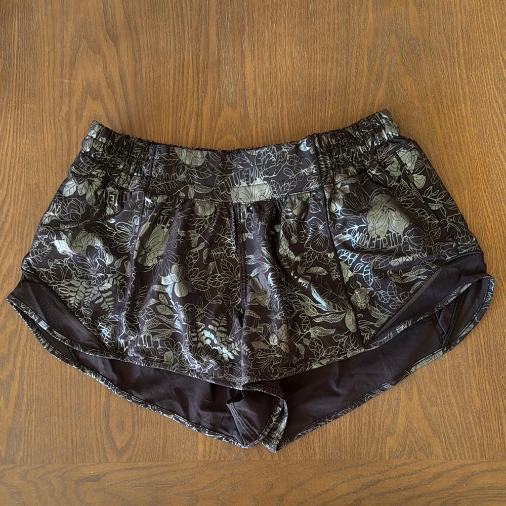 🍋Lululemon Hotty Hot Low-Rise Lined Short 2.5" Floral Black Women's Shorts